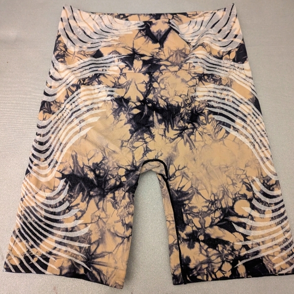 NWOT Athleta Motivate Seamless Tank & Shorts Black Tan Tie-dye Size Medium - Picture 5 of 16